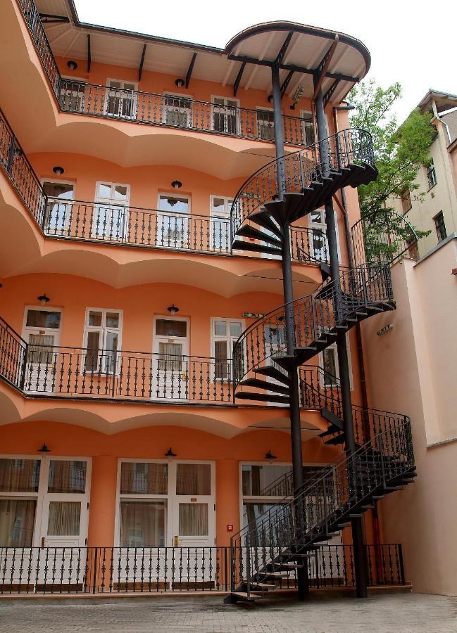 Hotel Patio Prag Exteriör bild
