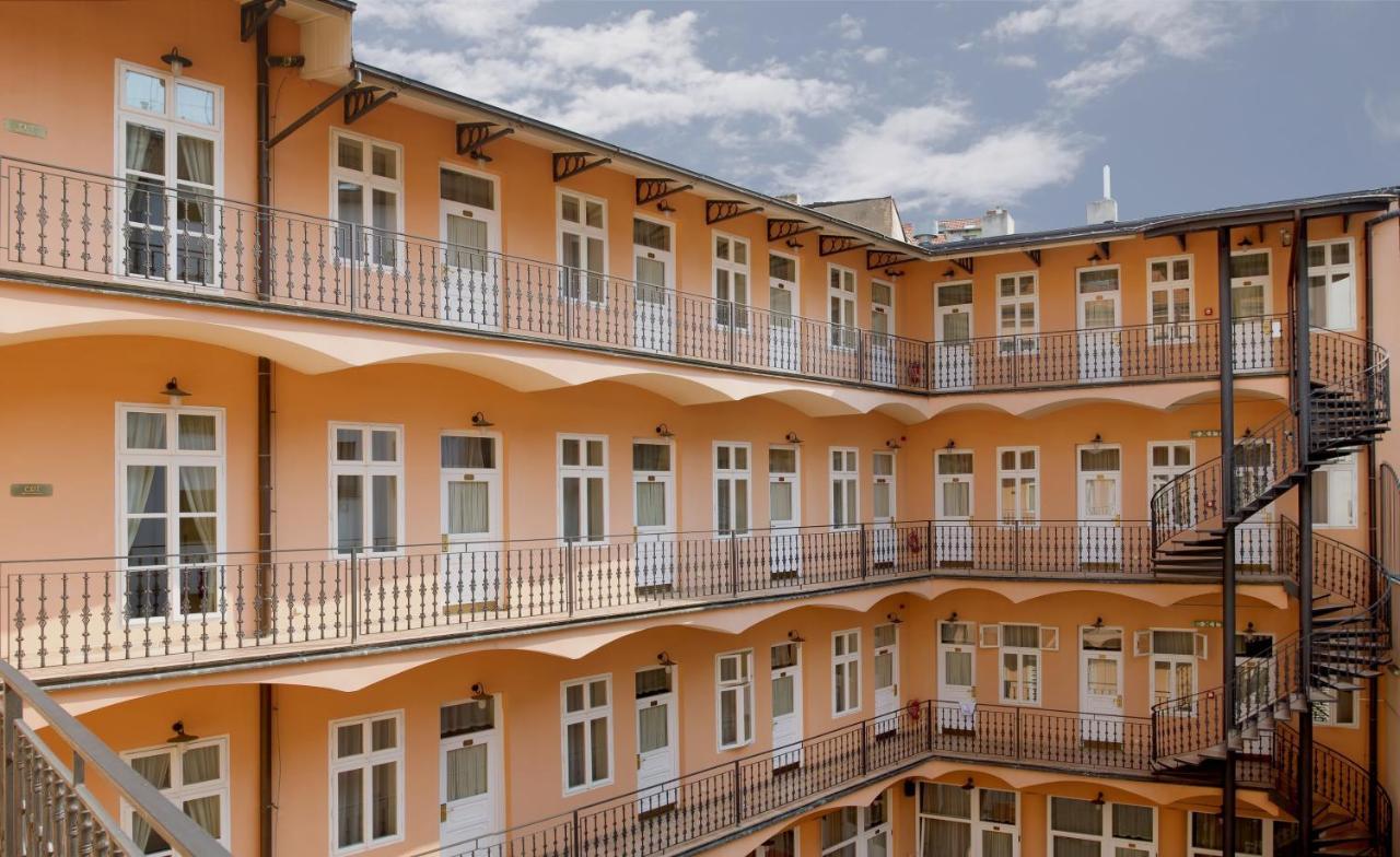 Hotel Patio Prag Exteriör bild