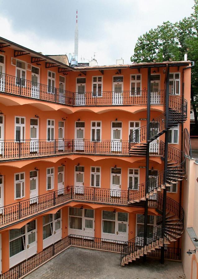 Hotel Patio Prag Exteriör bild